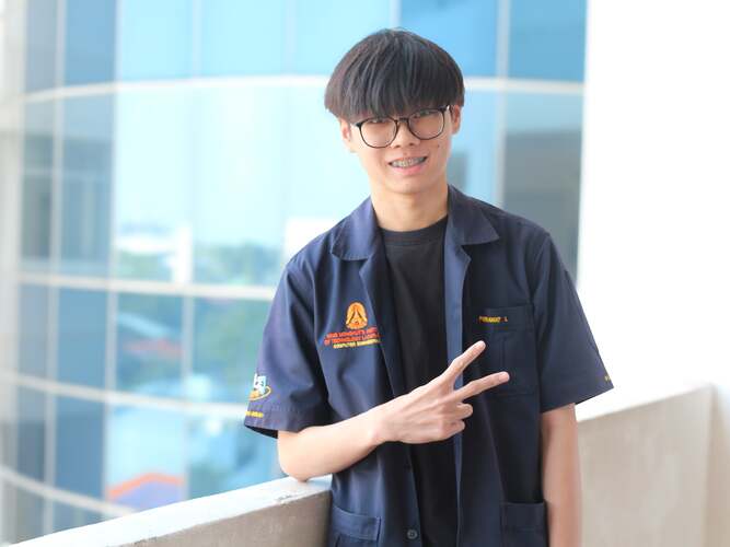 พีรวัส อิงคสันตติกุล (มาร์ค)