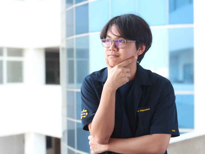 ชนาธิป ใยเยี่ยม (เจ)